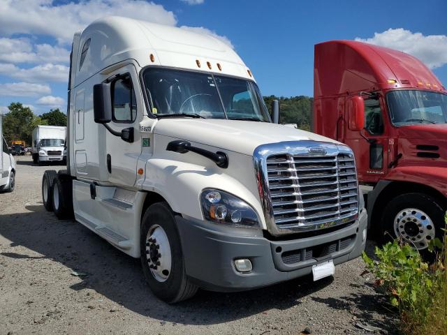  Salvage Freightliner Cascadia 1