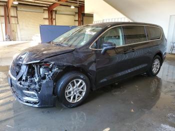  Salvage Chrysler Pacifica