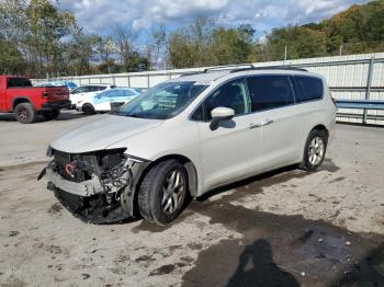  Salvage Chrysler Pacifica