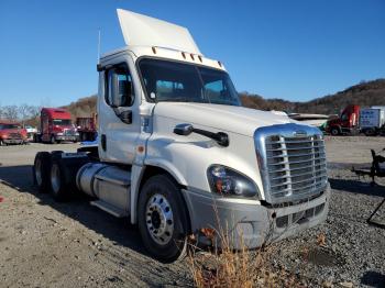  Salvage Freightliner Cascadia 1