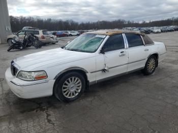  Salvage Lincoln Towncar