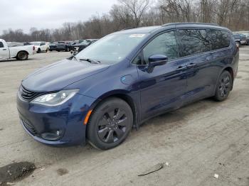  Salvage Chrysler Pacifica