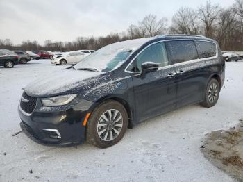  Salvage Chrysler Pacifica