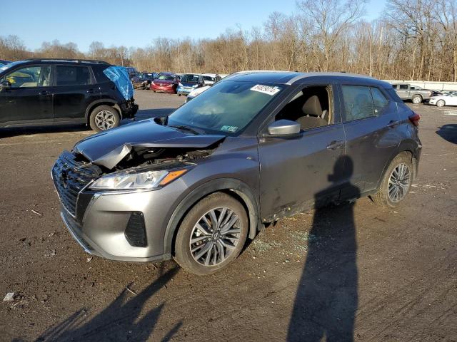  Salvage Nissan Kicks