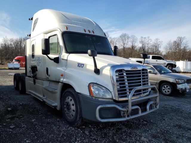  Salvage Freightliner Cascadia 1