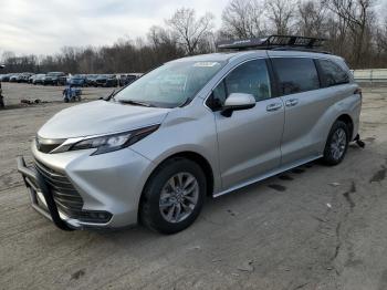  Salvage Toyota Sienna