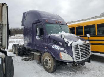  Salvage Freightliner Cascadia 1