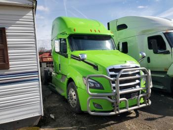  Salvage Freightliner Cascadia 1