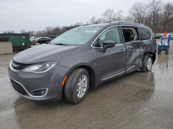  Salvage Chrysler Pacifica