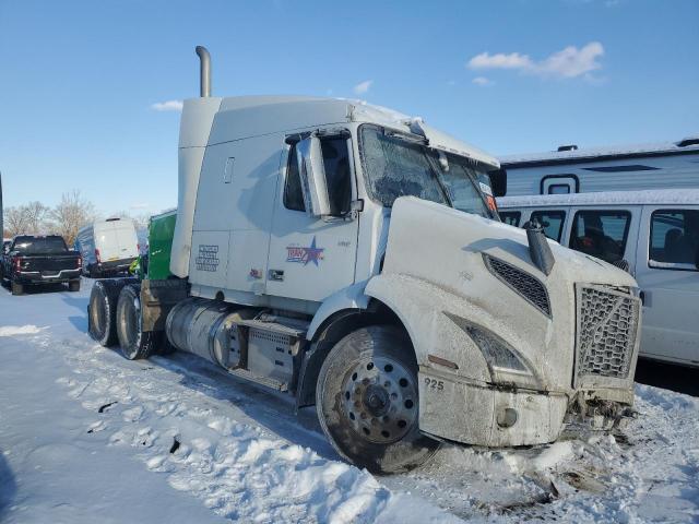  Salvage Volvo Vnr