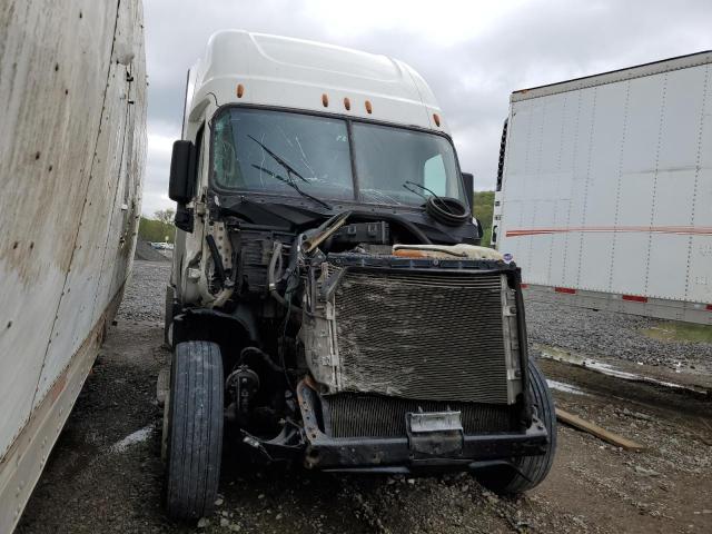  Salvage Freightliner Cascadia 1