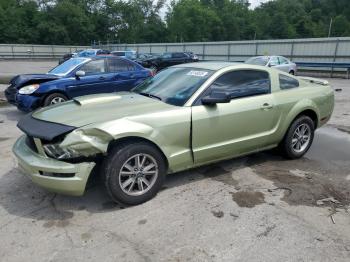  Salvage Ford Mustang