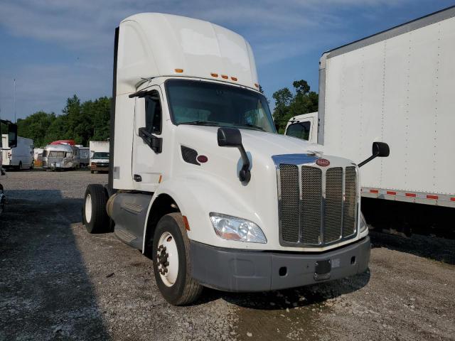  Salvage Peterbilt 579