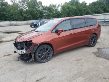  Salvage Chrysler Pacifica
