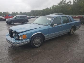  Salvage Lincoln Towncar