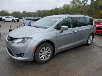  Salvage Chrysler Pacifica