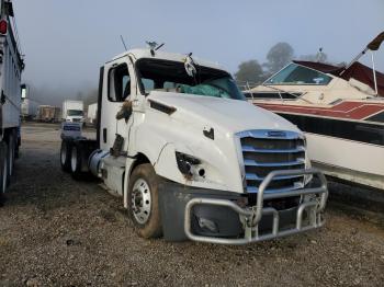  Salvage Freightliner Cascadia 1
