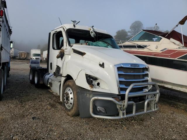  Salvage Freightliner Cascadia 1