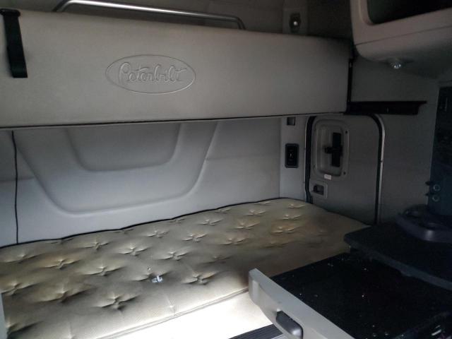 Peterbilt 579 Image 8