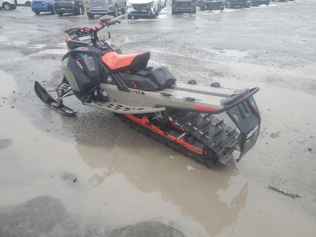 Ski-Doo 850 Image 10