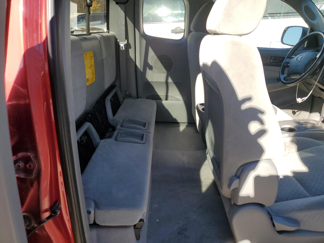 Toyota Tacoma Access Cab Image 6