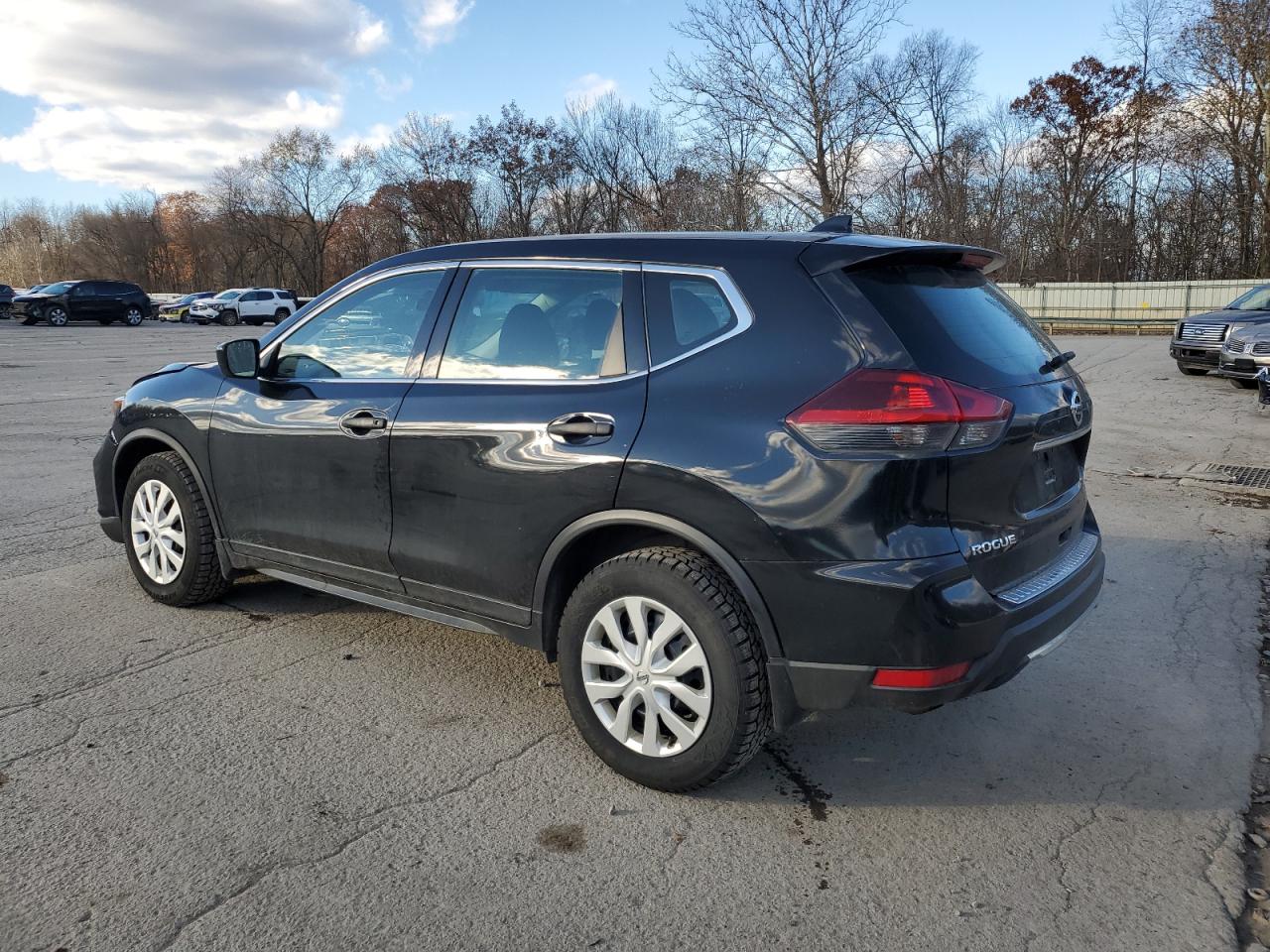 Nissan Rogue S Image 2