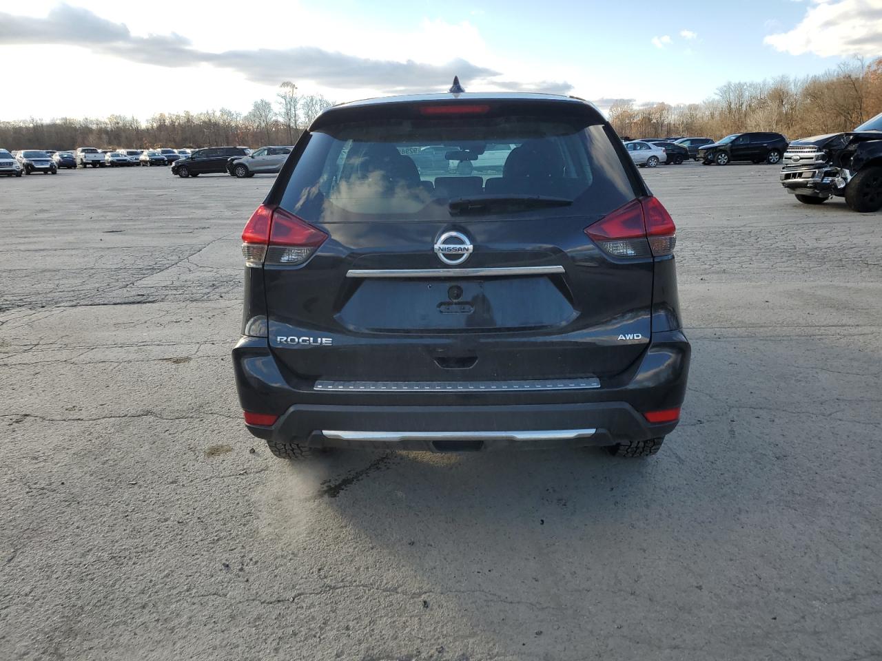 Nissan Rogue S Image 8