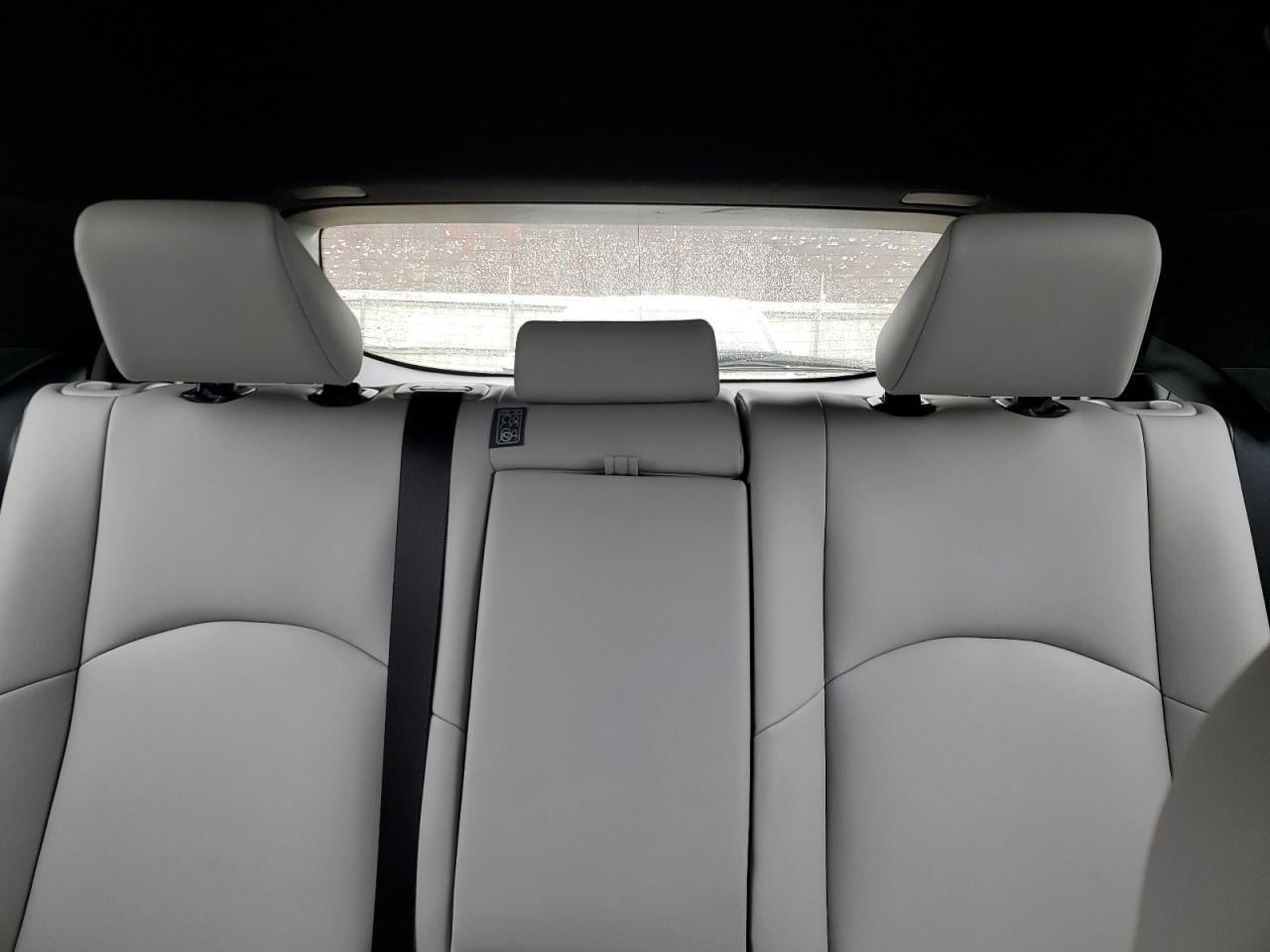 Lexus Ux 250h Image 12