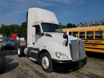  Salvage Kw Construction T680