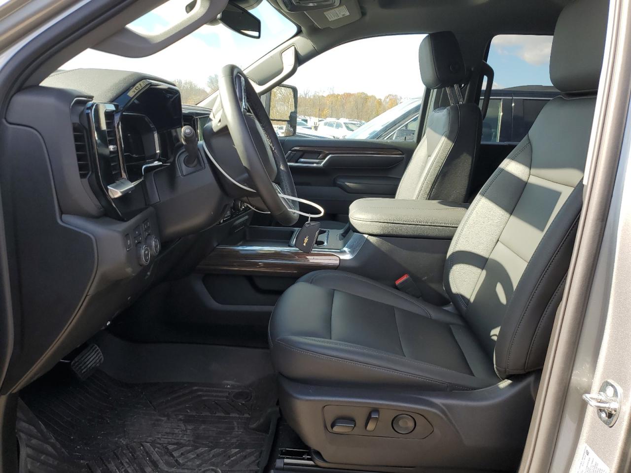 Chevrolet Silverado K2500 Heavy Duty Lt Image 8