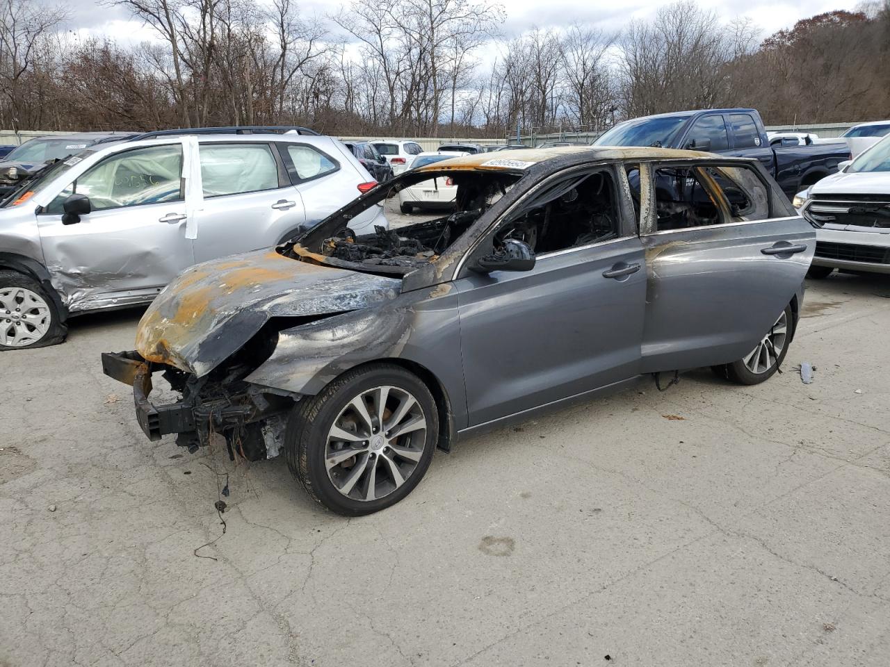 Hyundai ELANTRA Image 1