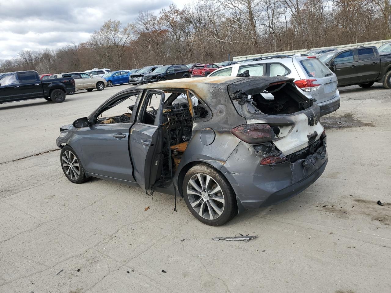 Hyundai ELANTRA Image 2