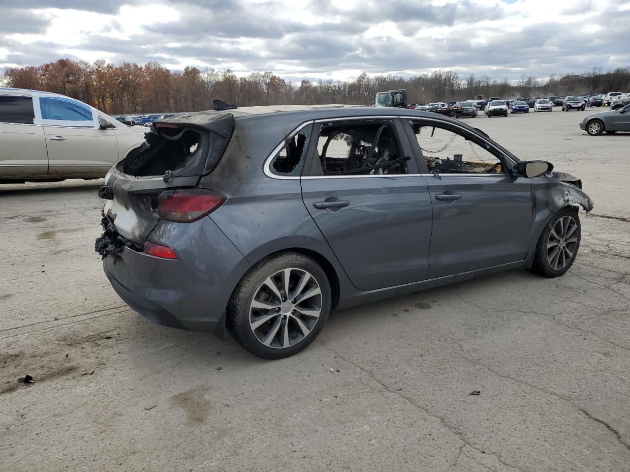 Hyundai ELANTRA Image 4