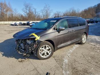  Salvage Chrysler Pacifica