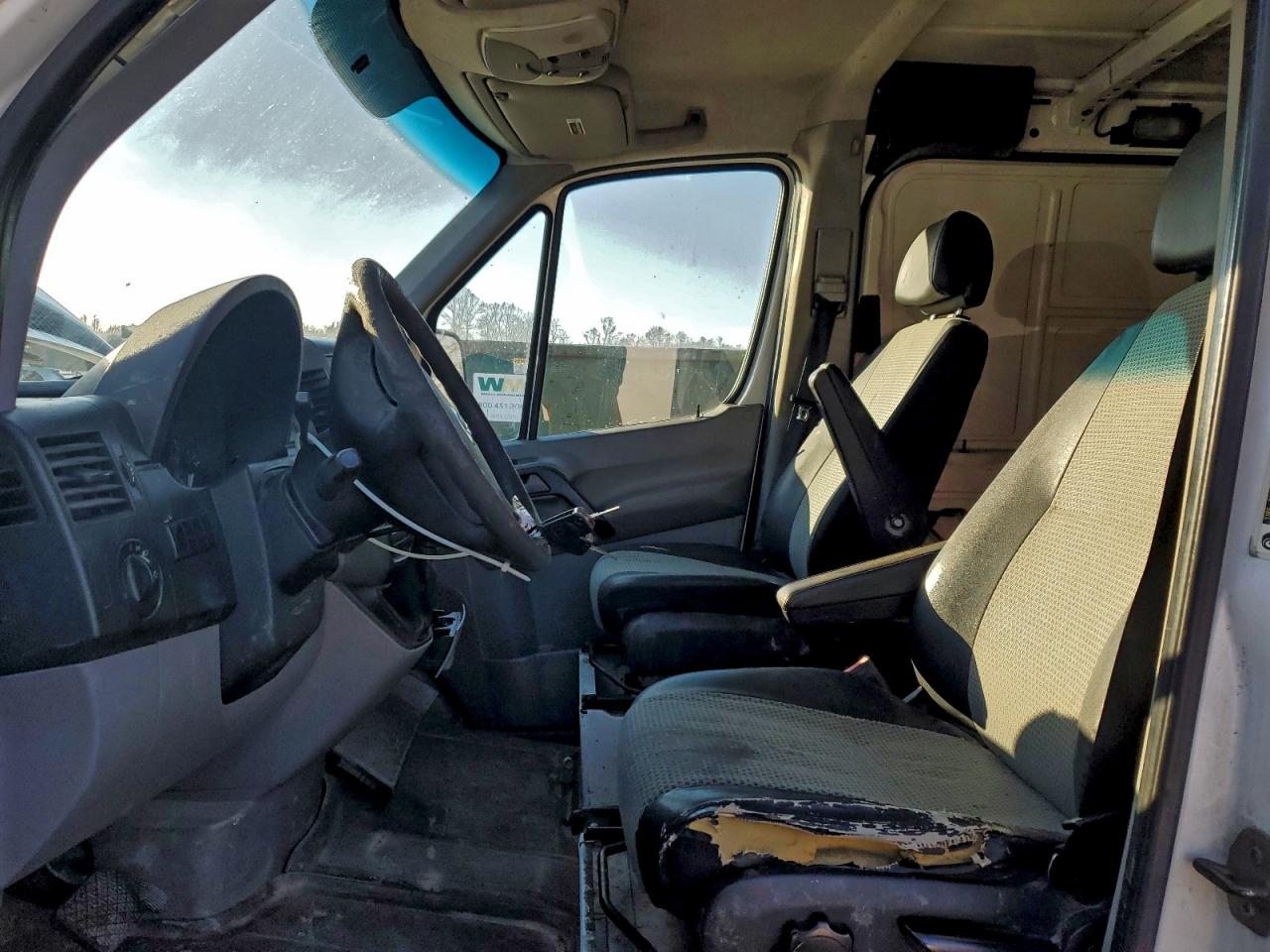 Dodge Sprinter 2500 Image 3