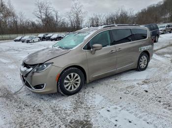  Salvage Chrysler Pacifica