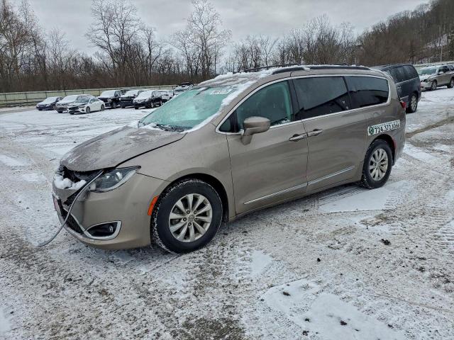  Salvage Chrysler Pacifica