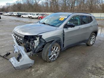  Salvage Jeep Compass