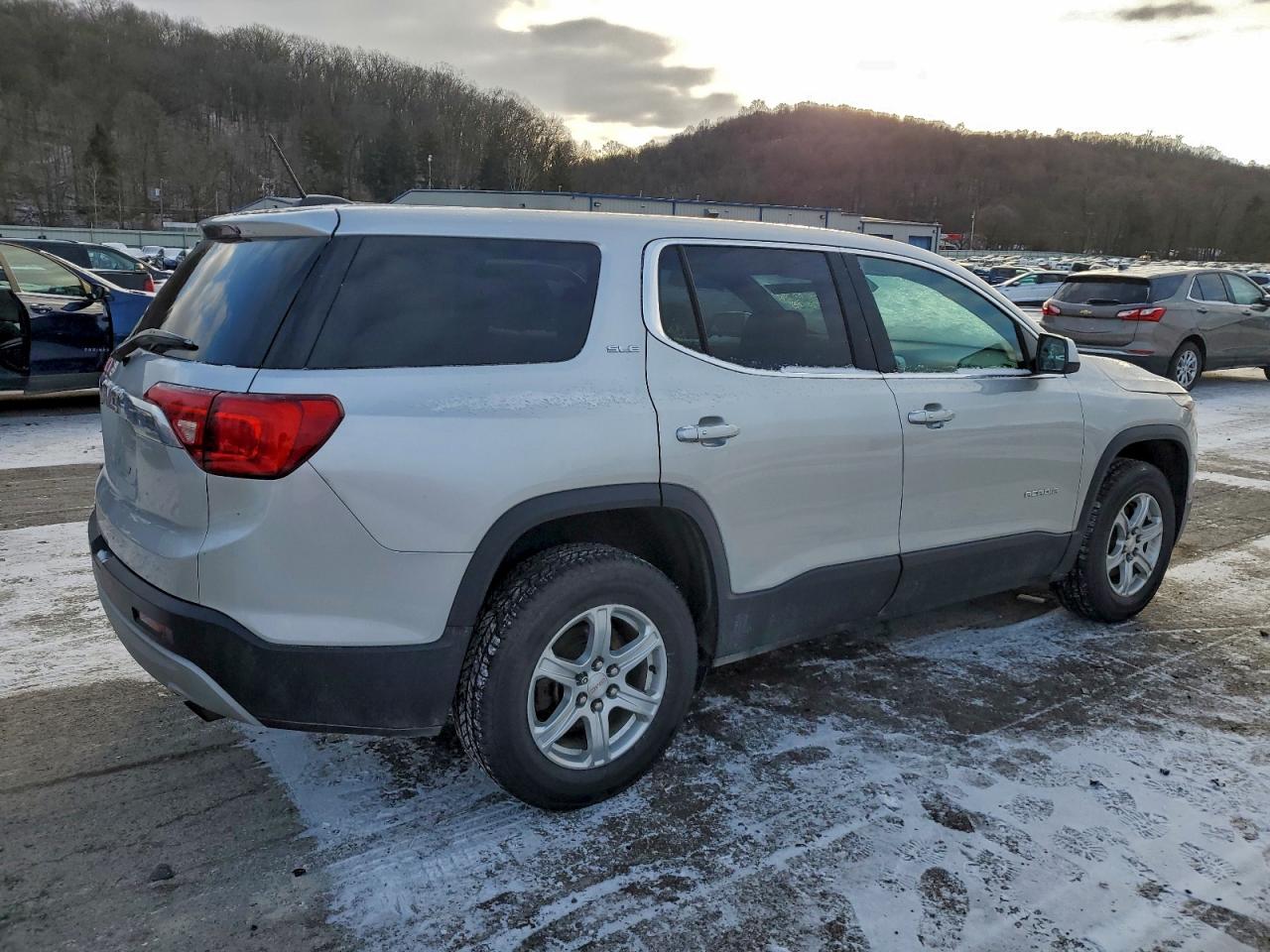 GMC Acadia Sle Image 3