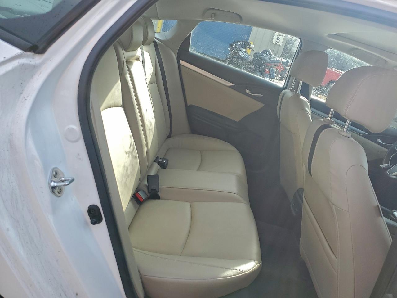 Honda Civic Touring Image 7