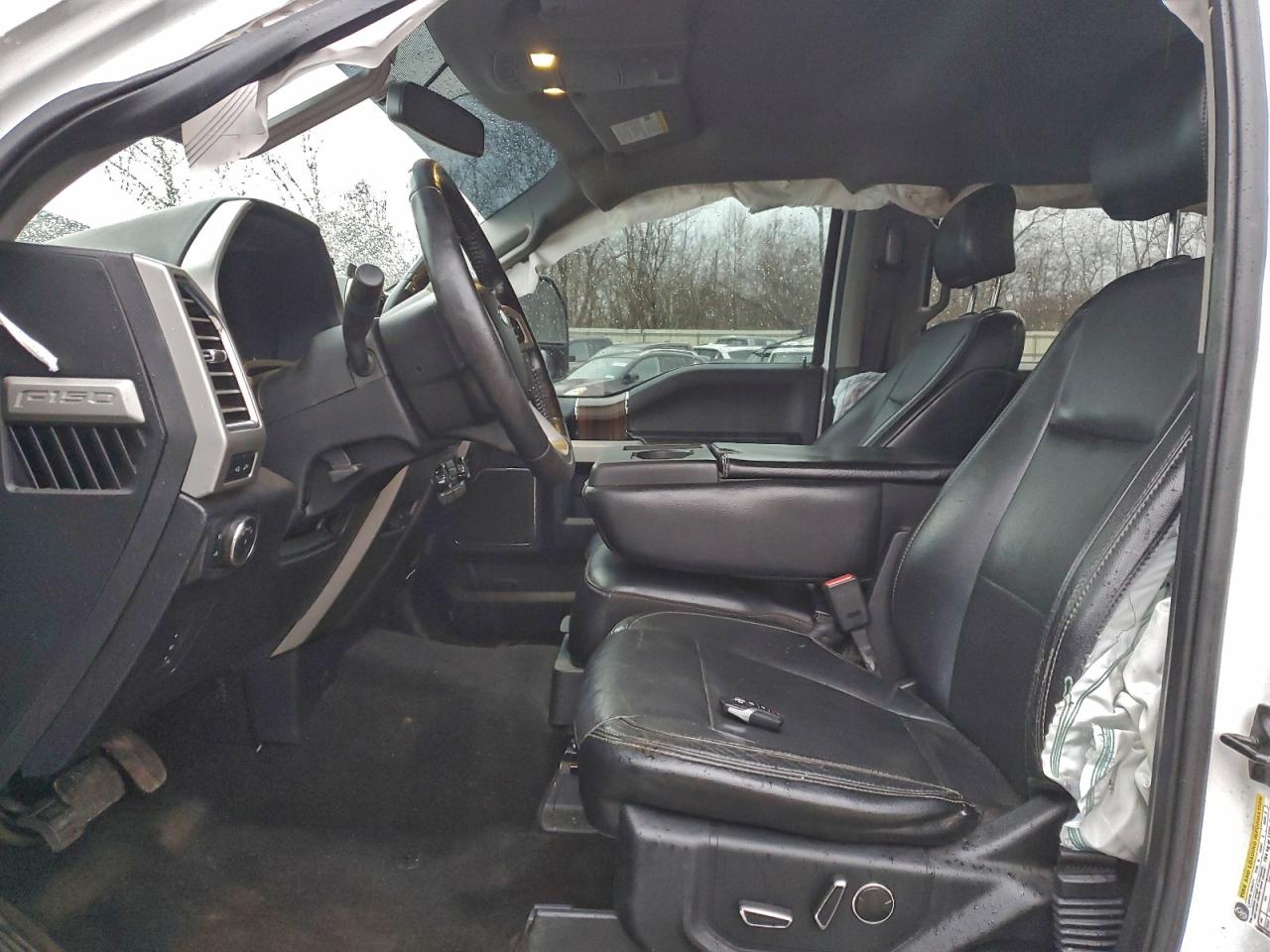 Ford F-150 Supercrew Image 11