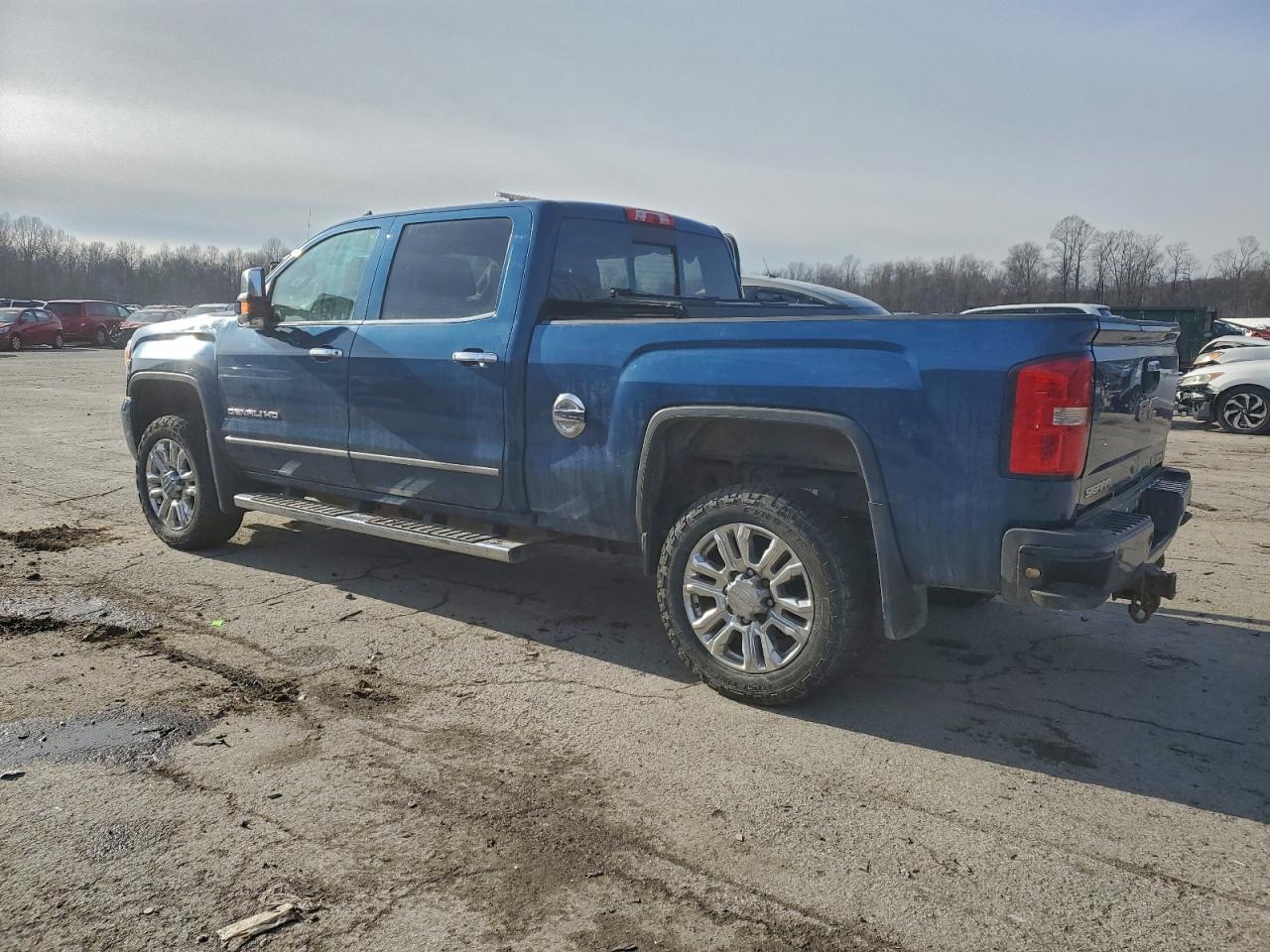 GMC Sierra K2500 Denali Image 7