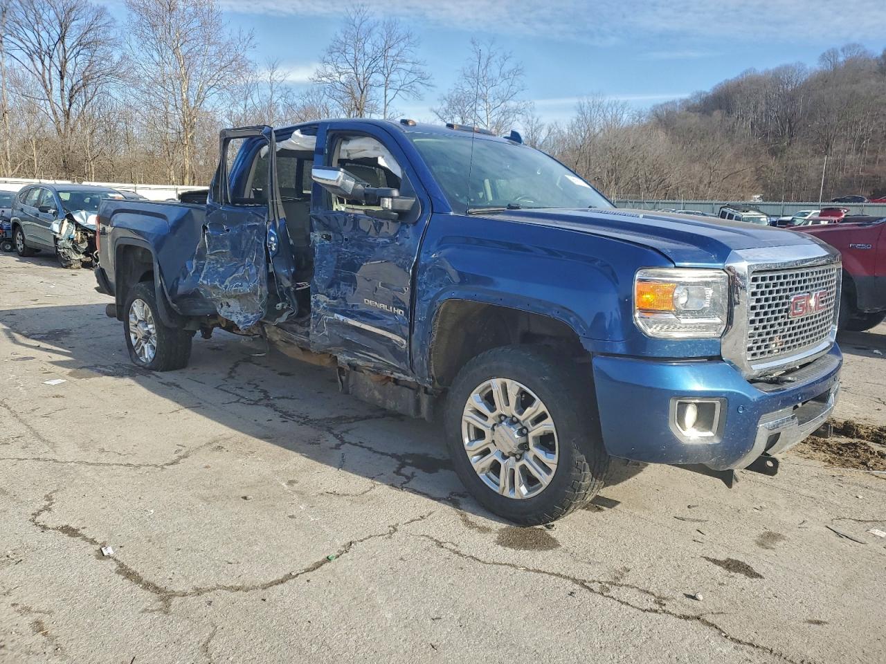 GMC Sierra K2500 Denali Image 9