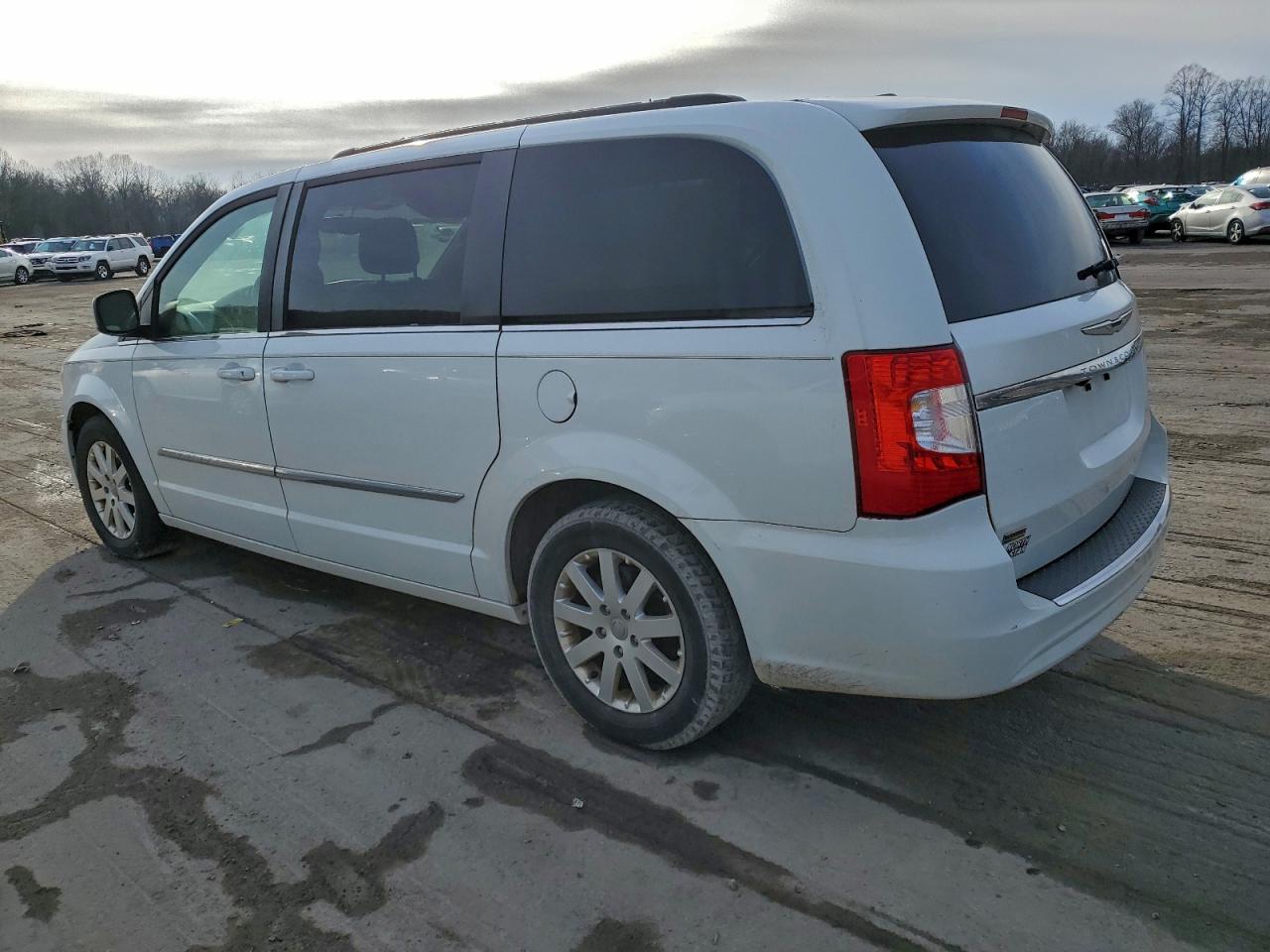 Chrysler Minivan Touring Image 2