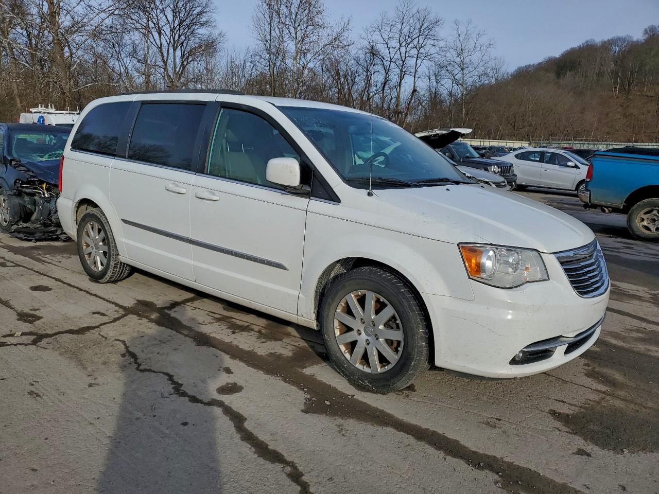 Chrysler Minivan Touring Image 5