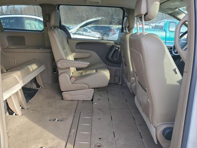 Chrysler Minivan Touring Image 11