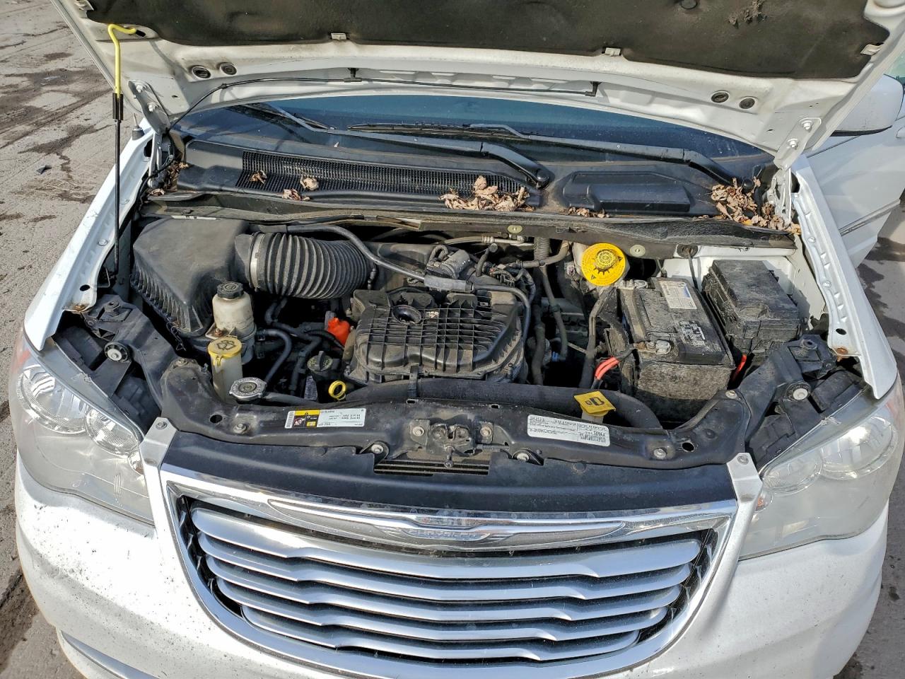 Chrysler Minivan Touring Image 12