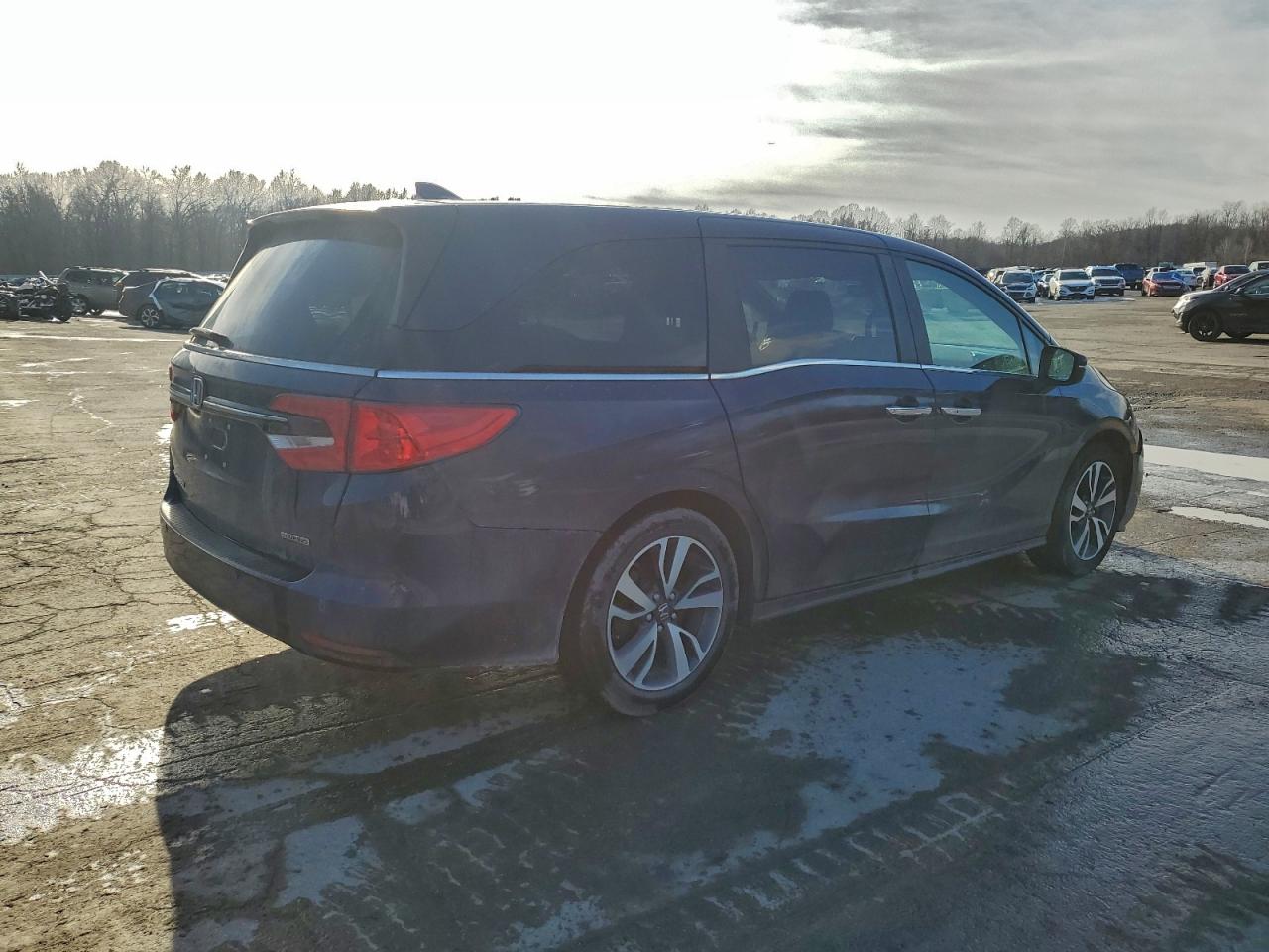 Honda Odyssey Touring Image 3
