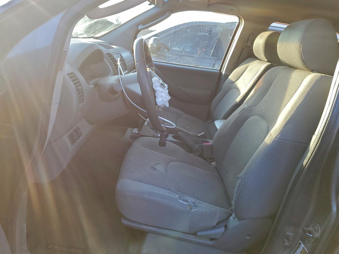 Nissan Frontier Crew Cab Le Image 6