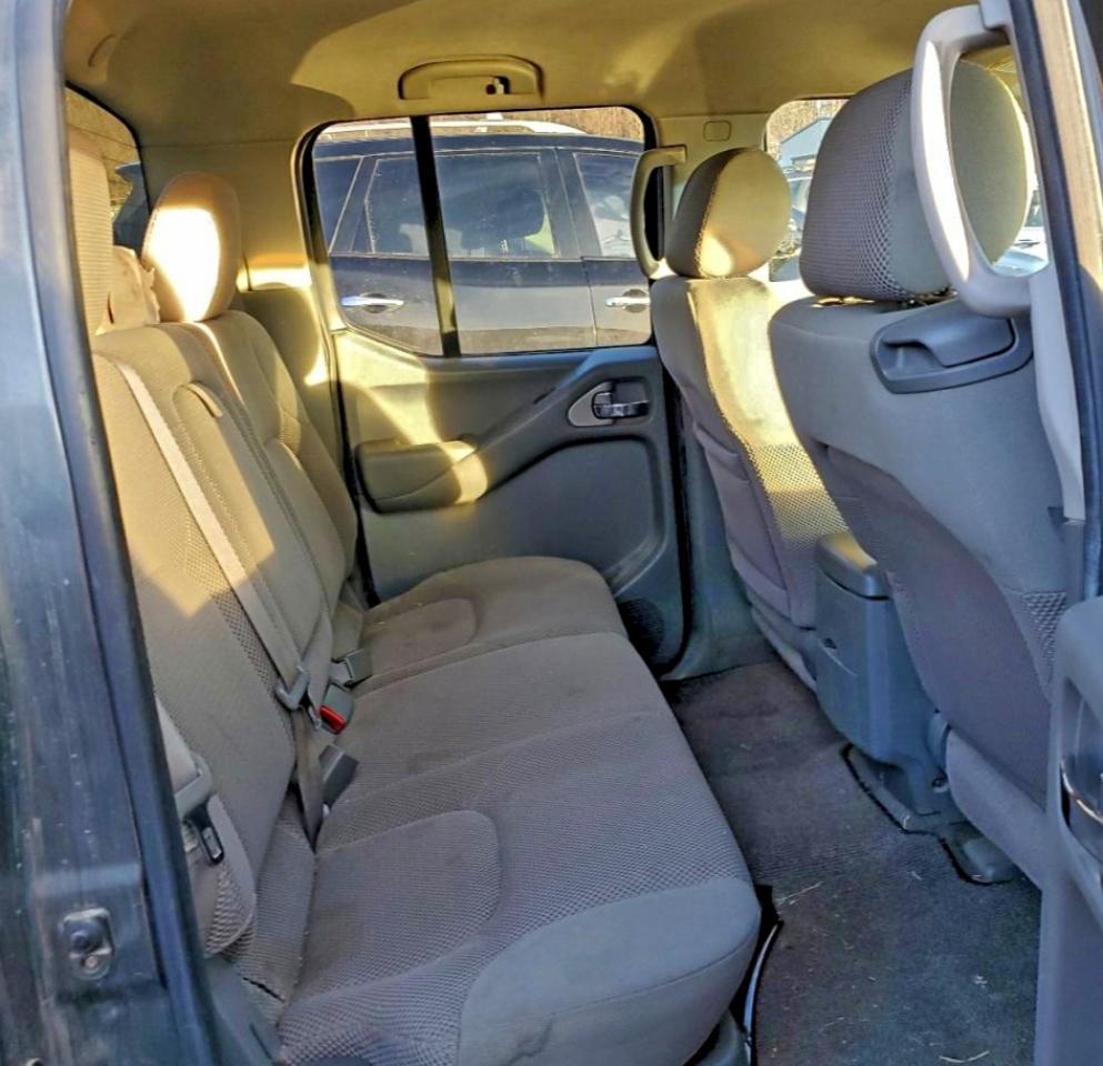 Nissan Frontier Crew Cab Le Image 7